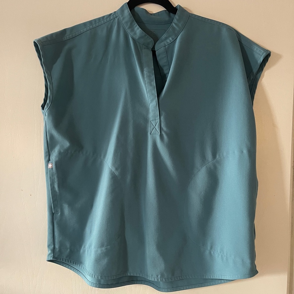 Scrub top
